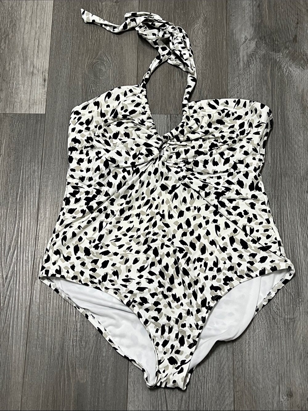 Freshwater woman’s  cheetah print swimsuit / size 1X